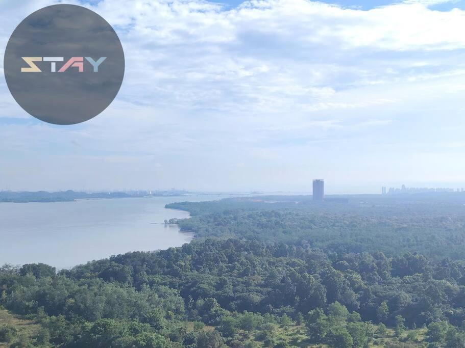S21-13a Teega Family Cozy Netflix Bystay * Iskandar Puteri